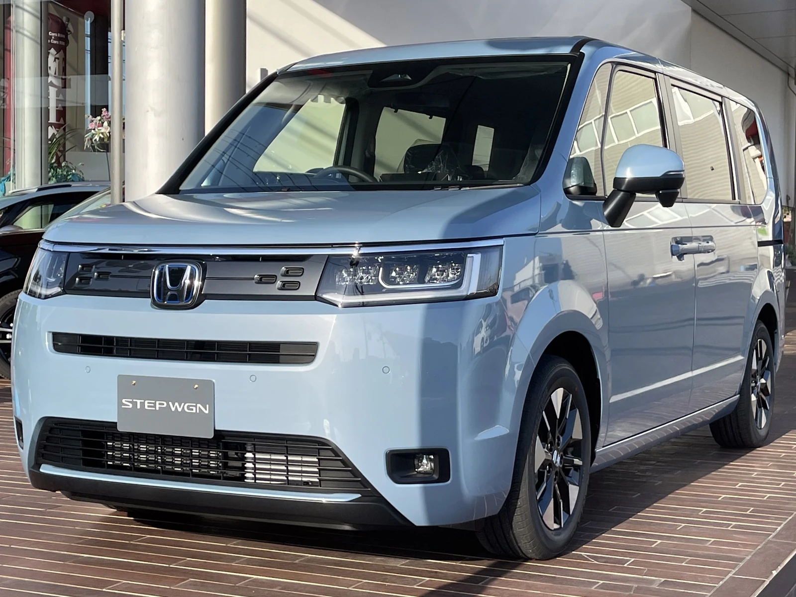 Honda StepWGN e:HEV AIR шестого поколения, вид спереди