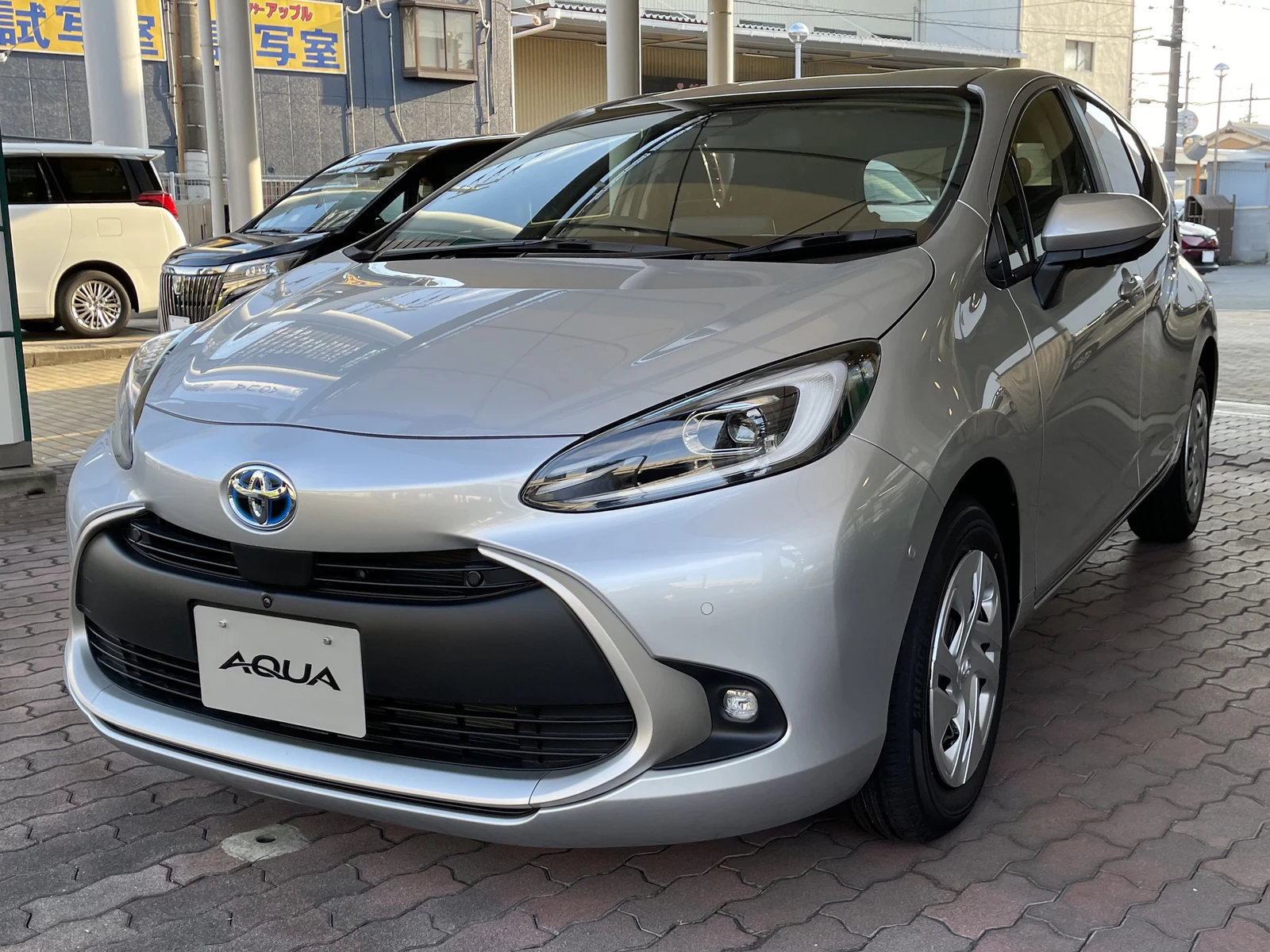 Toyota Aqua X с передним приводом, поколение 2021 года
