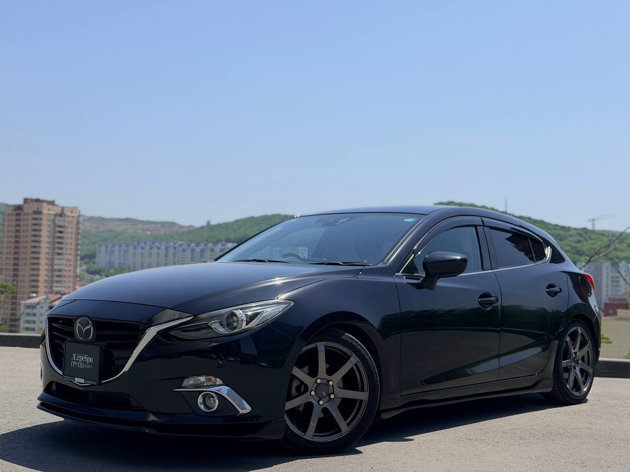 Привезённая Mazda Axela 15S Touring перед отправкой владельцу