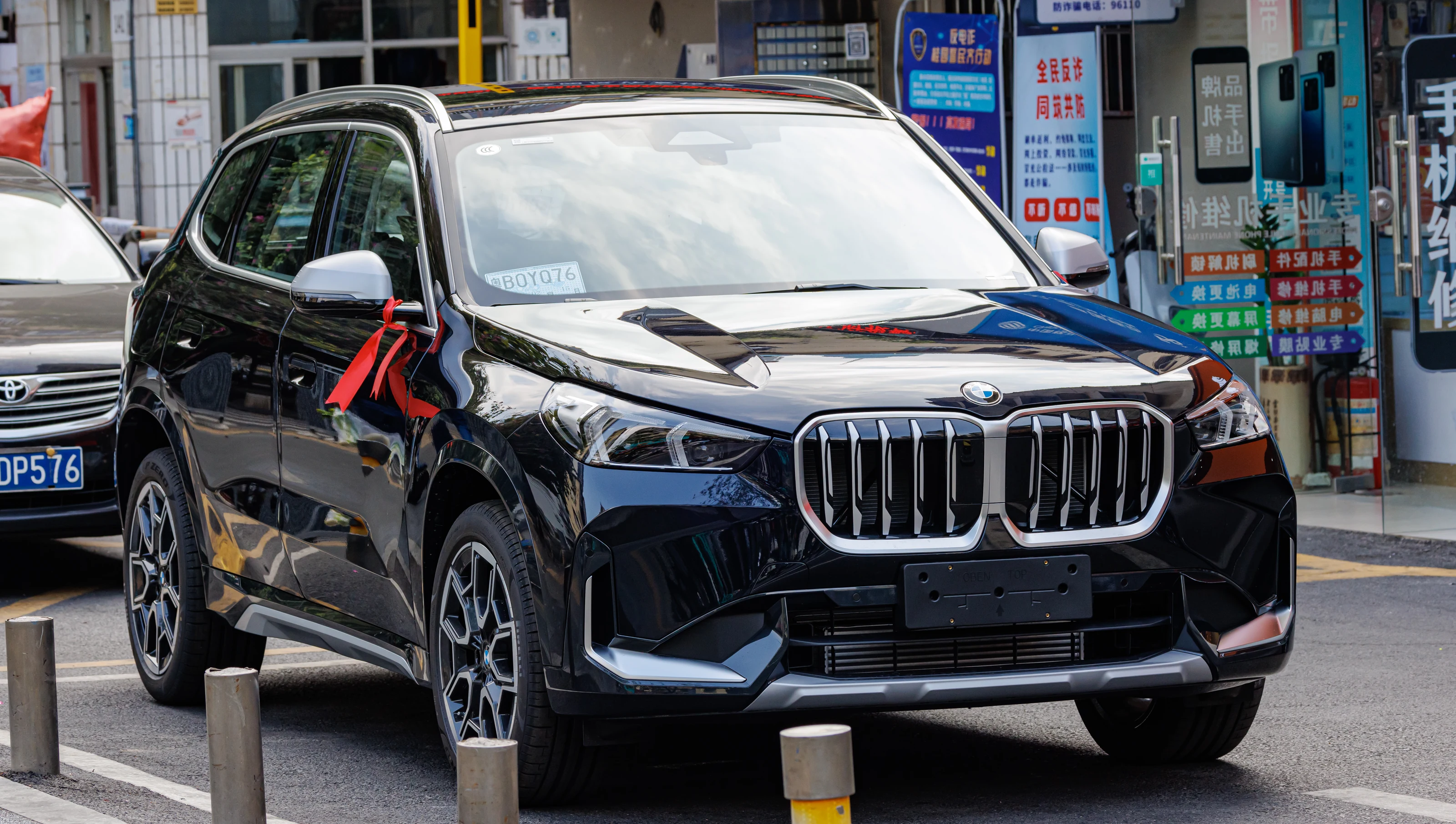 BMW X1 нового поколения на улице в Китае