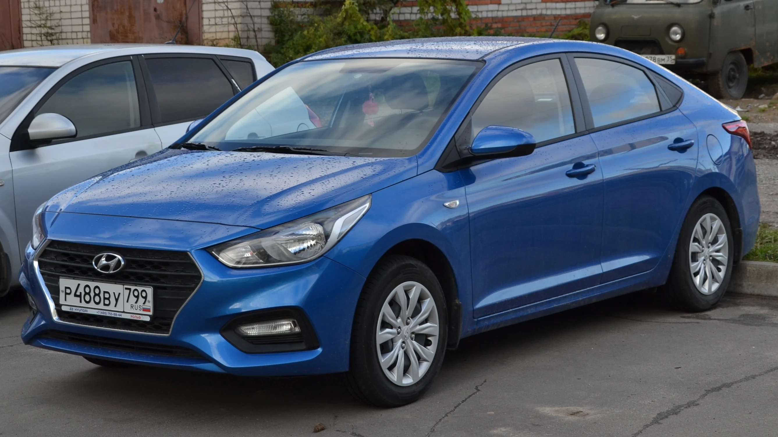 Синий Hyundai Solaris второго поколения HC — иллюстрация модели российского рынка