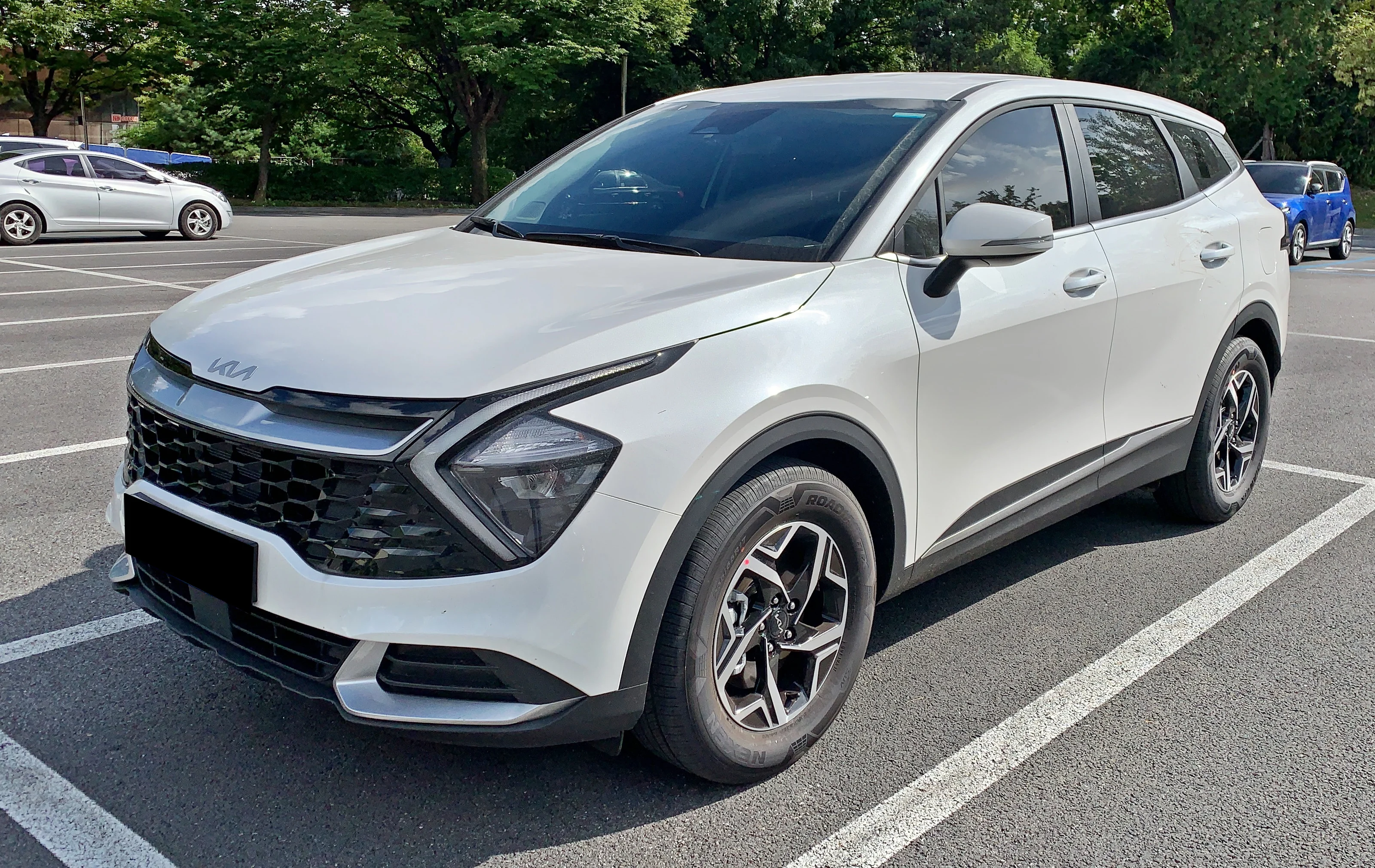 Белый Kia Sportage пятого поколения NQ5 в Корее