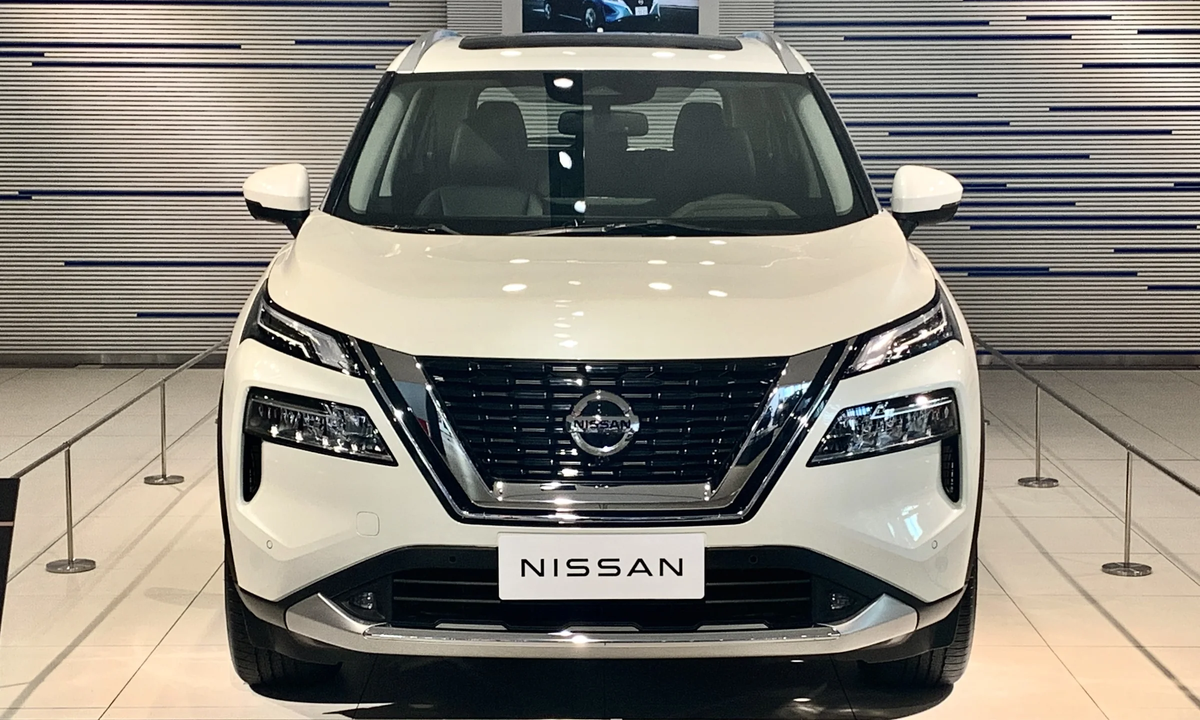 Белый Nissan X-Trail
