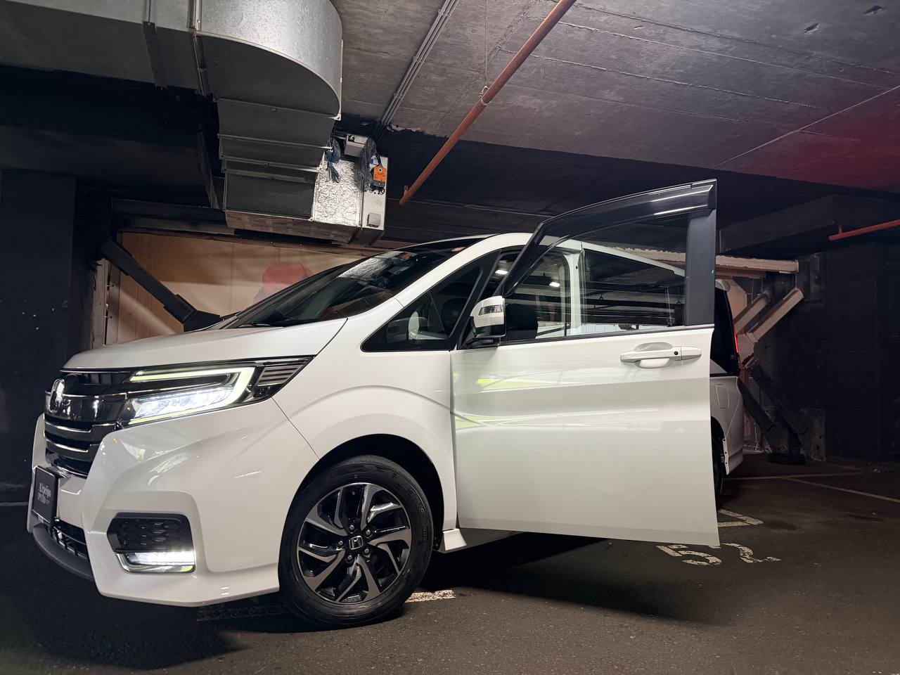 Реальная Honda StepWgn Spada, привезённая для клиента