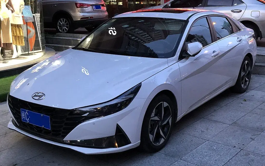 Hyundai Elantra 2022-2023